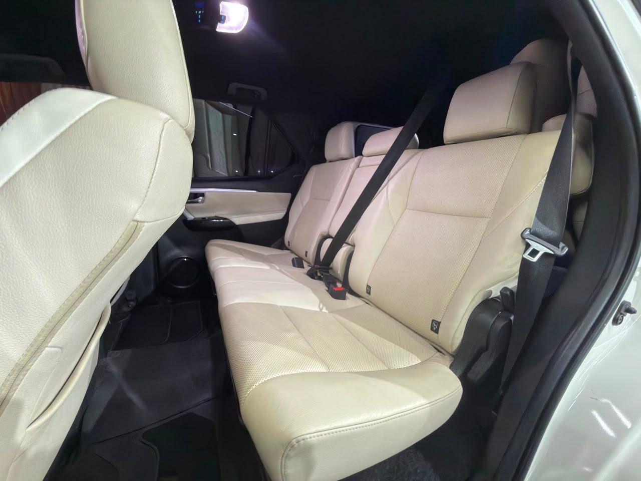 Foto numero 16 do veiculo Toyota Hilux SW4  - Branca - 2022/2022