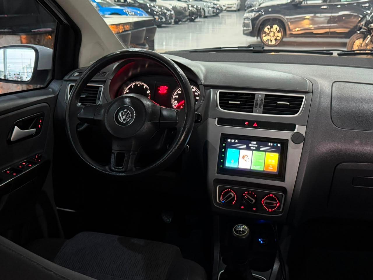 Foto numero 13 do veiculo Volkswagen Fox 1.0 Mi Total Flex 8V 5p  - Branca - 2013/2014