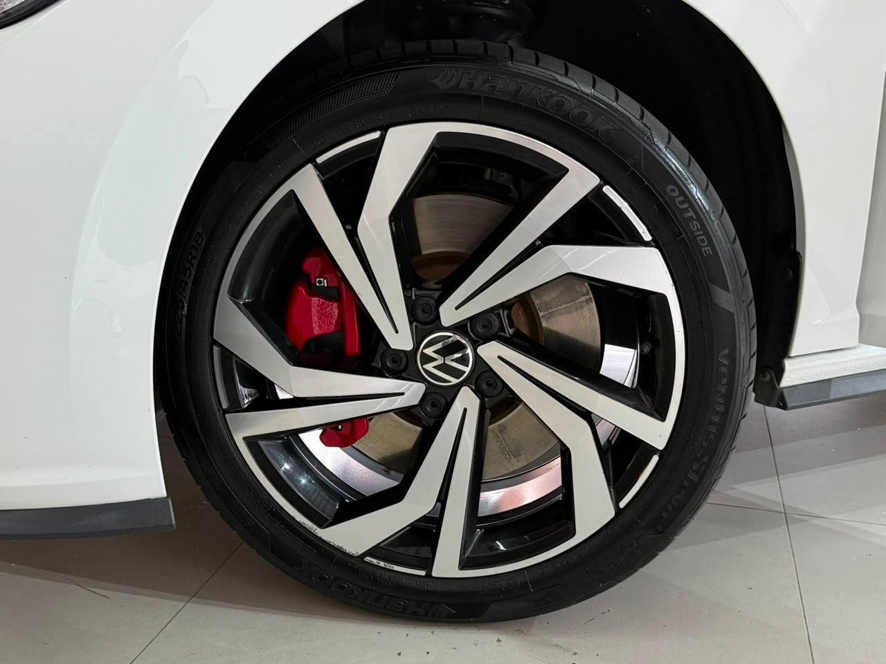 Foto numero 19 do veiculo Volkswagen Jetta /VW  GLI - Branca - 2023/2023