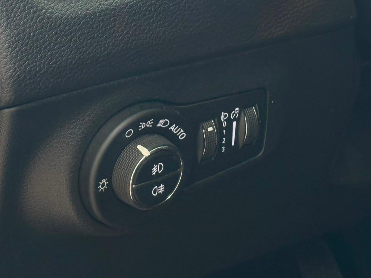 Foto numero 10 do veiculo Jeep Compass LONGITUDE 2.0 4x2 Flex 16V Aut.  - Cinza - 2020/2020