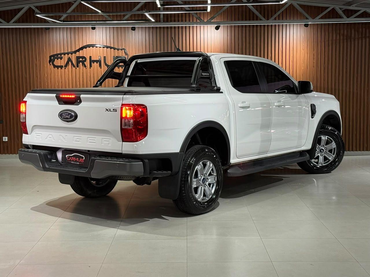 Foto numero 3 do veiculo Ford Ranger XLS 2.0 4x2 CD Diesel Aut. - Branca - 2023/2024