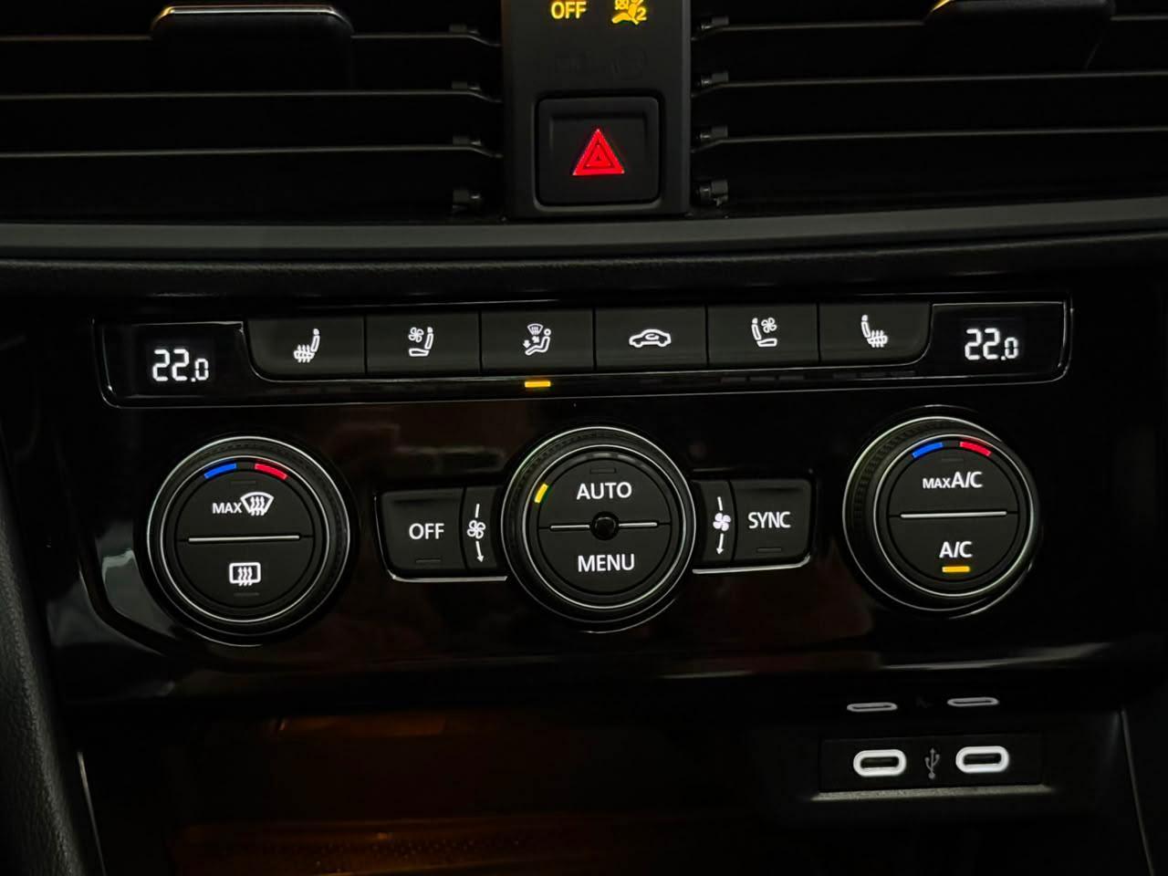 Foto numero 8 do veiculo Volkswagen Jetta /VW  GLI - Branca - 2023/2023