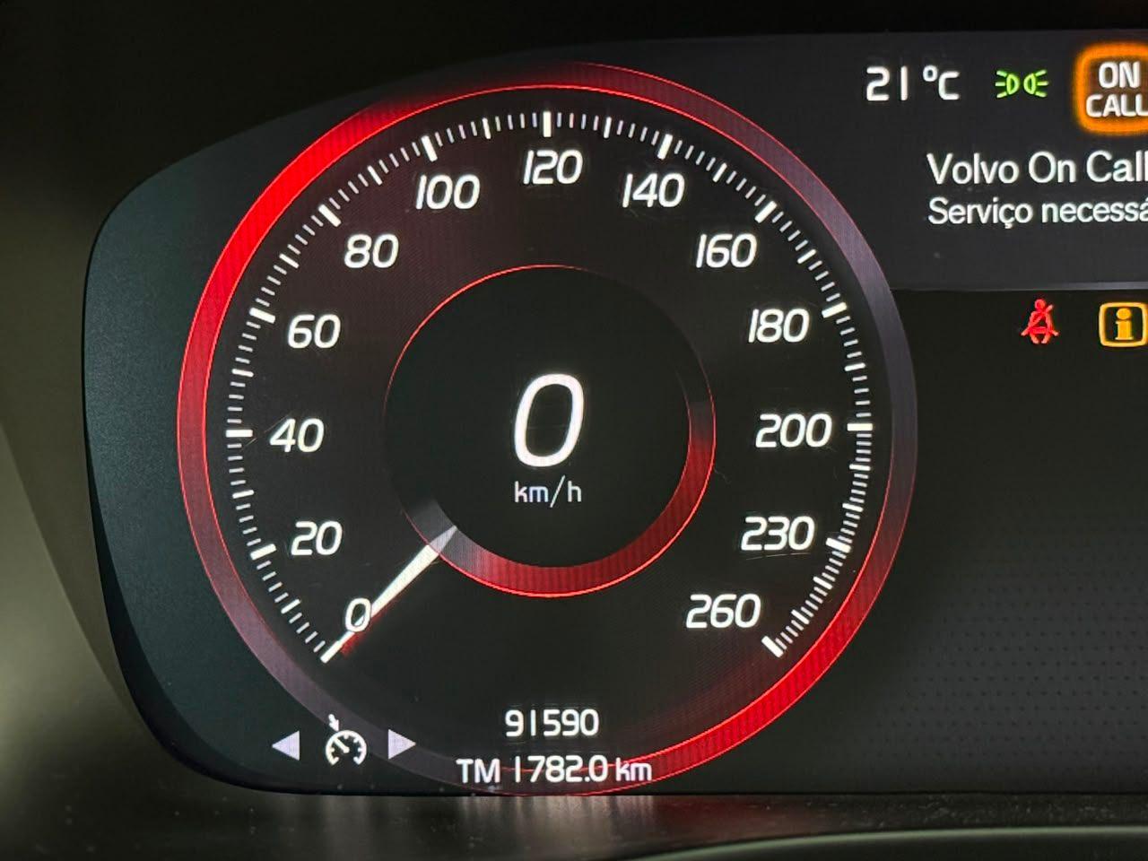 Foto numero 5 do veiculo Volvo XC40 T-4 2.0 190cv FWD  - Preta - 2018/2019