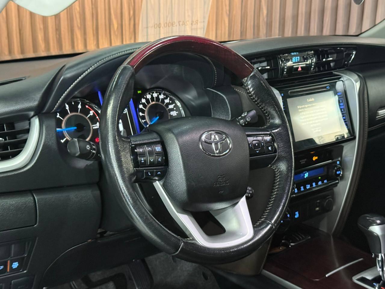 Foto numero 4 do veiculo Toyota Hilux SW4 I/  SWSRXA4FD - Prata - 2018/2019