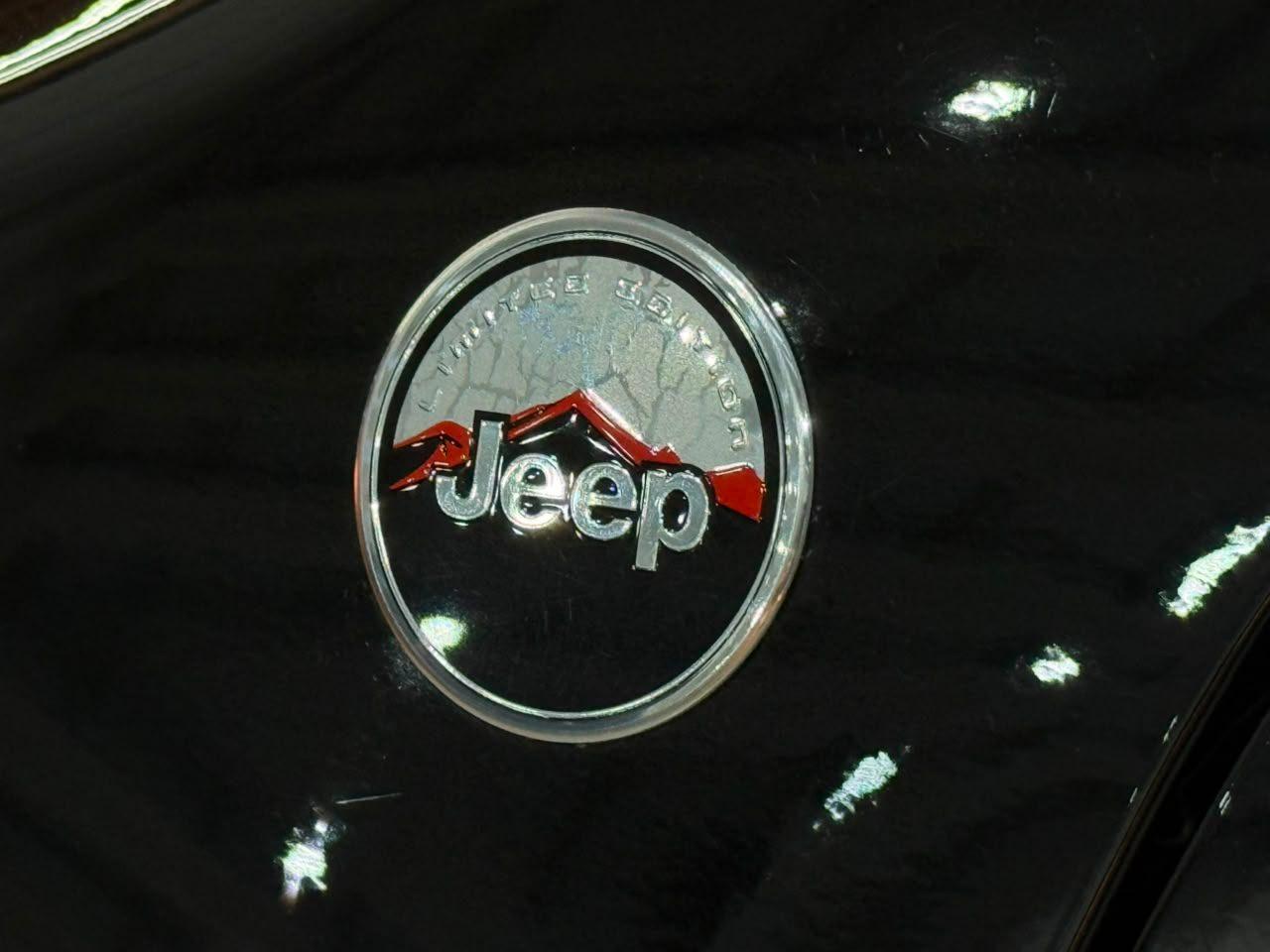 Foto numero 15 do veiculo Jeep Renegade Longitude 1.8 4x2 Flex 16V Aut.  - Preta - 2015/2016
