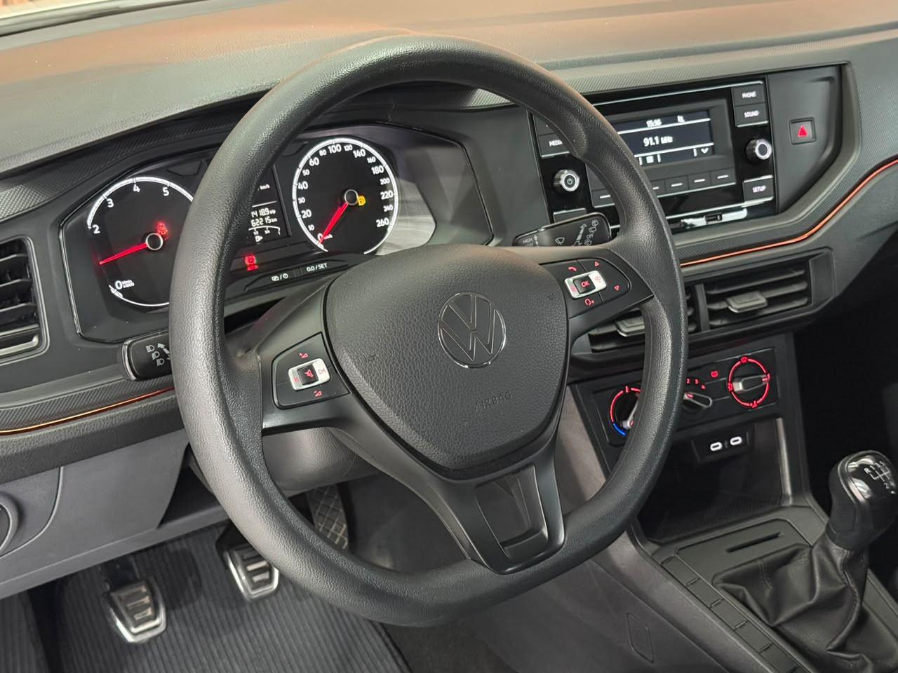 Foto numero 4 do veiculo Volkswagen Polo Track 1.0 Flex 12V 5p - Branca - 2024/2024