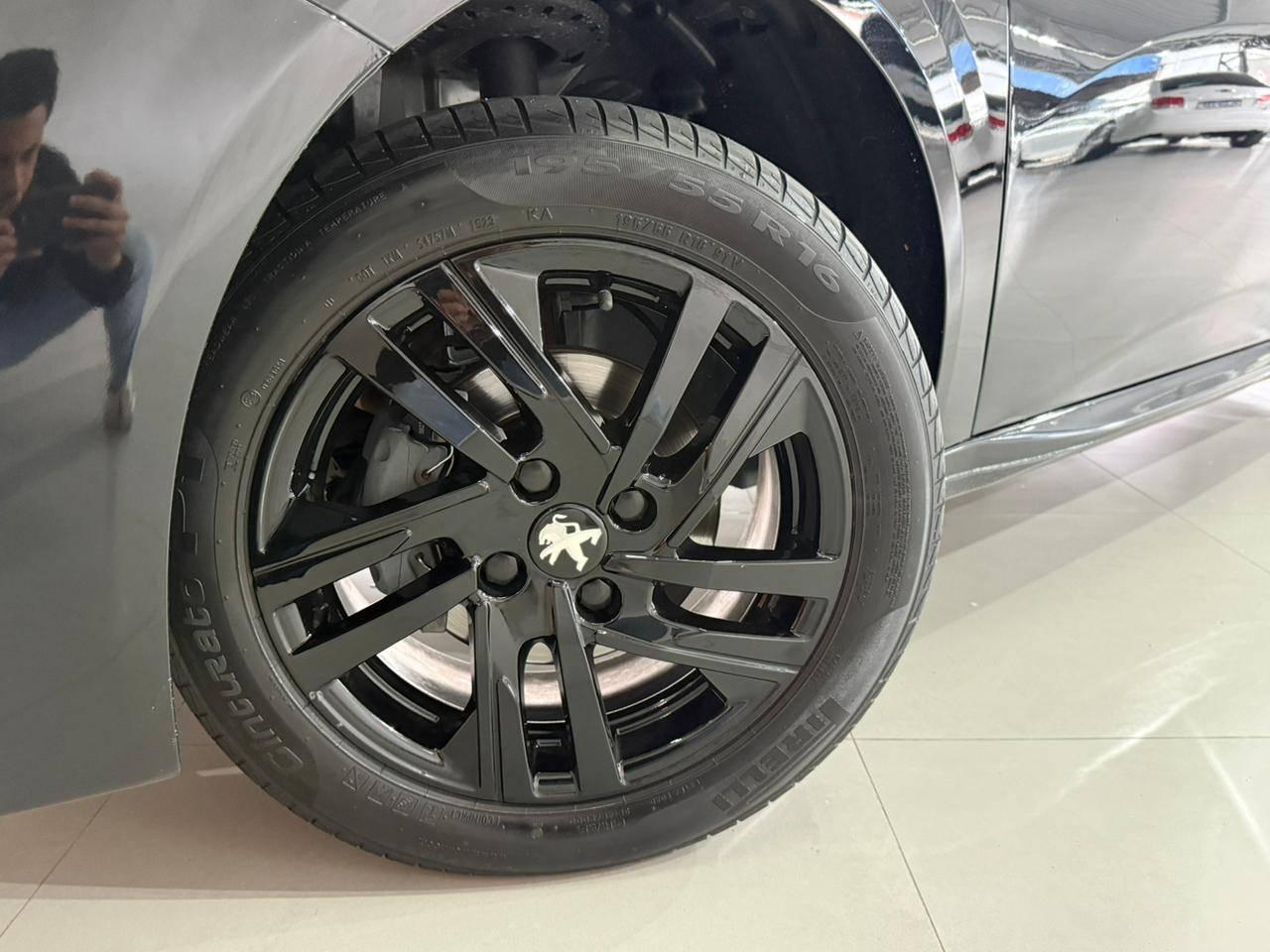 Foto numero 17 do veiculo Peugeot 208 Style /  MT - Preta - 2023/2023