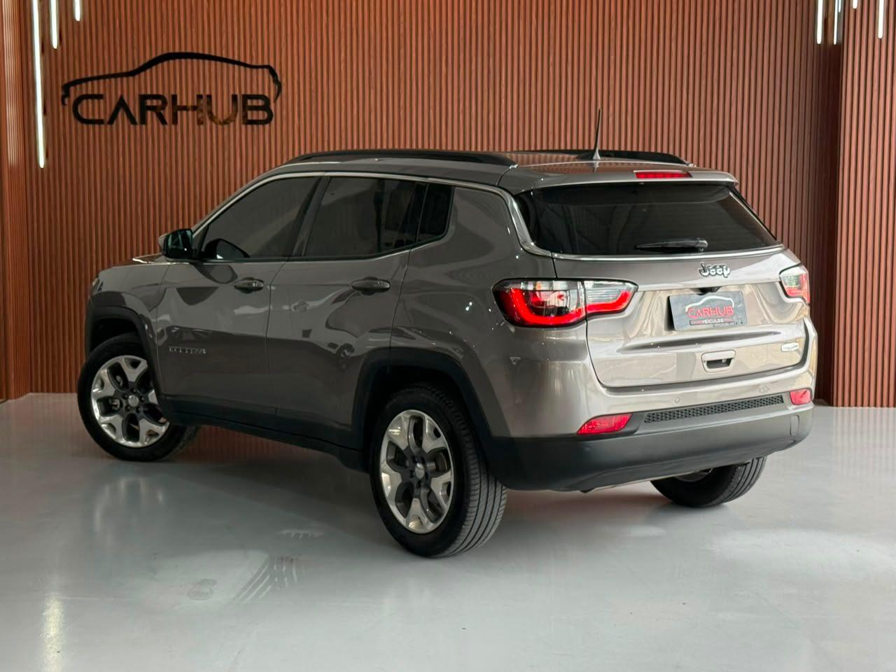 Foto numero 2 do veiculo Jeep Compass LONGITUDE 2.0 4x2 Flex 16V Aut.  - Cinza - 2020/2020
