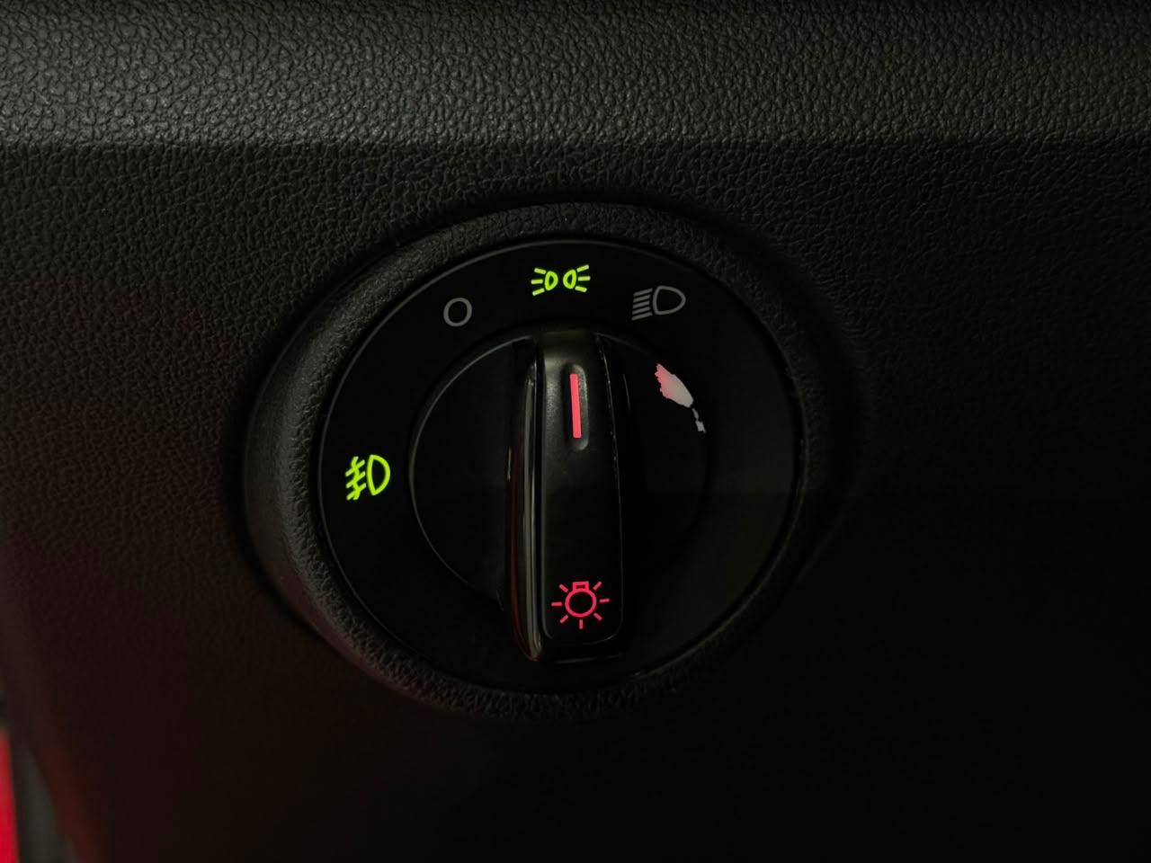 Foto numero 8 do veiculo Volkswagen Up move I MOTION 1.0 T. Flex 12V 5p  - Vermelha - 2017/2018