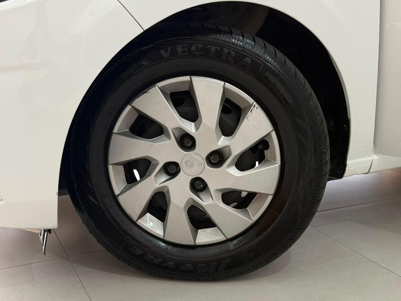 Foto numero 16 do veiculo Chevrolet Onix JOY Hatch 1.0 8V Flex 5p Mec.  - Branca - 2019/2020