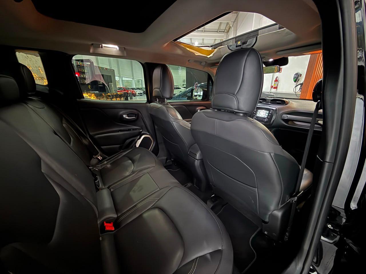 Foto numero 12 do veiculo Jeep Renegade Longitude 1.8 4x2 Flex 16V Aut.  - Preta - 2015/2016