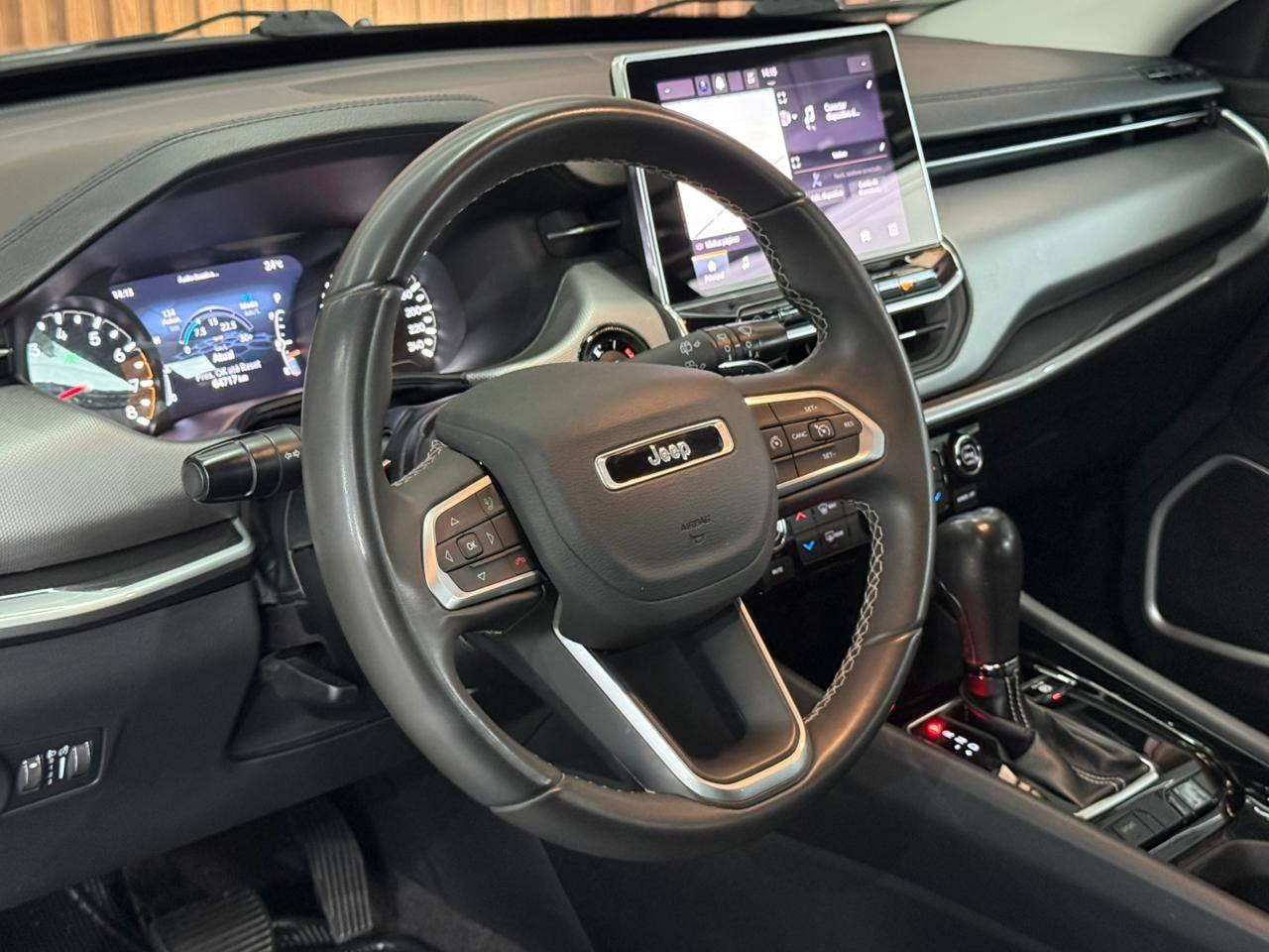 Foto numero 4 do veiculo Jeep Compass LONG TF - Preta - 2022/2023
