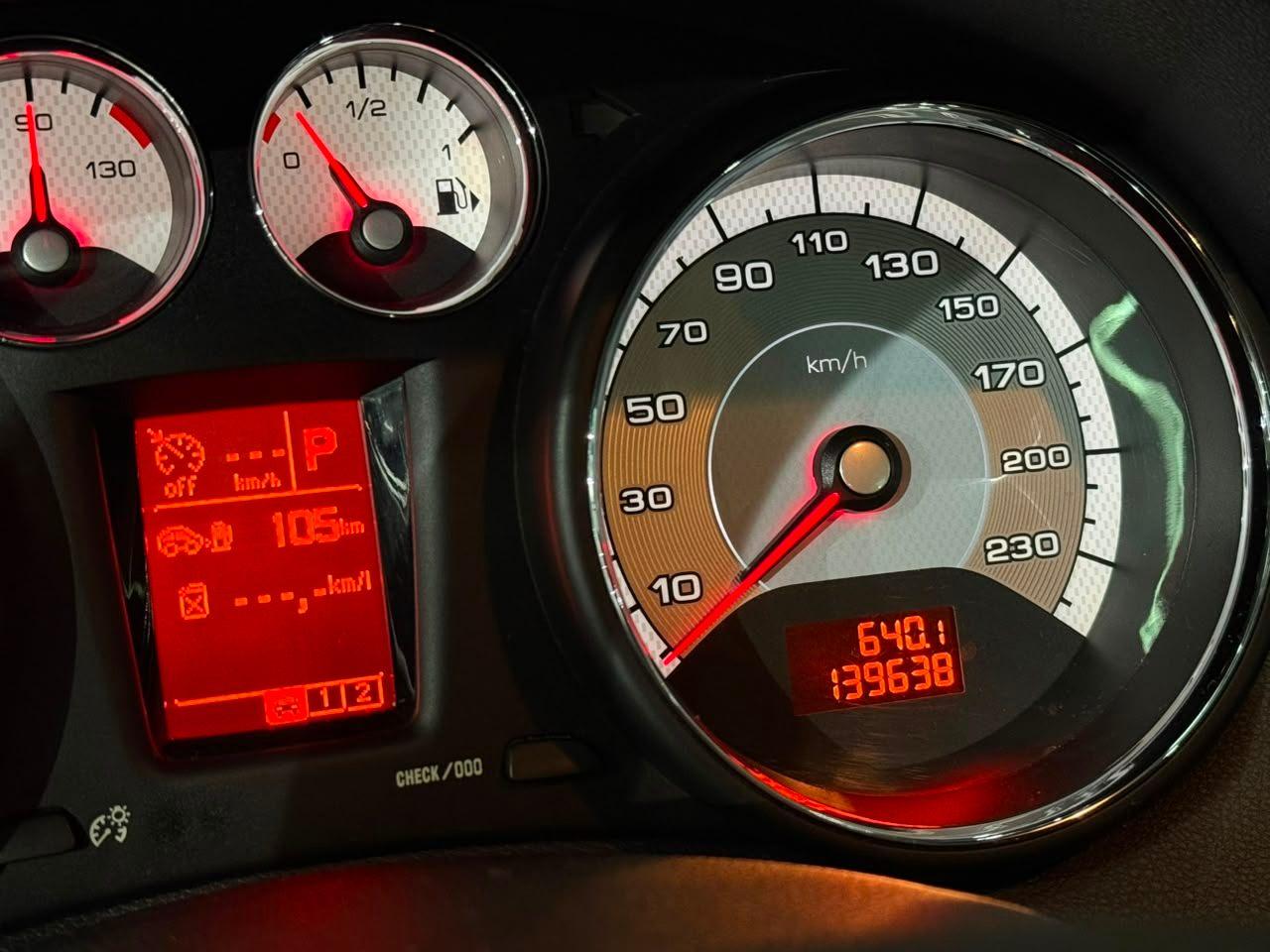Foto numero 5 do veiculo Peugeot 308 Griffe 1.6 Turbo Flex 16V 5p Aut.  - Prata - 2016/2017