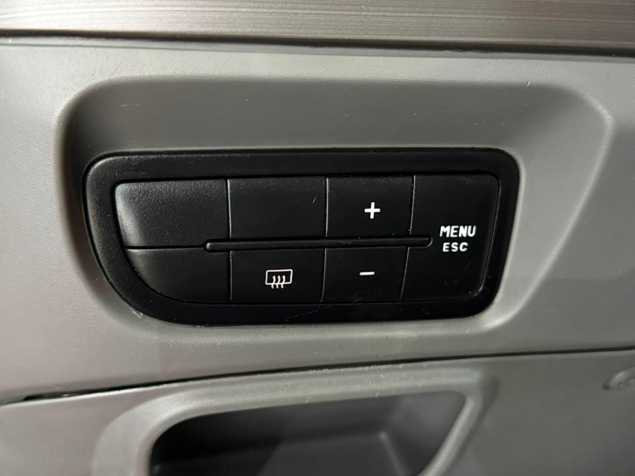 Foto numero 9 do veiculo Fiat Palio ATTRACTIV 1.0 - Vermelha - 2014/2015