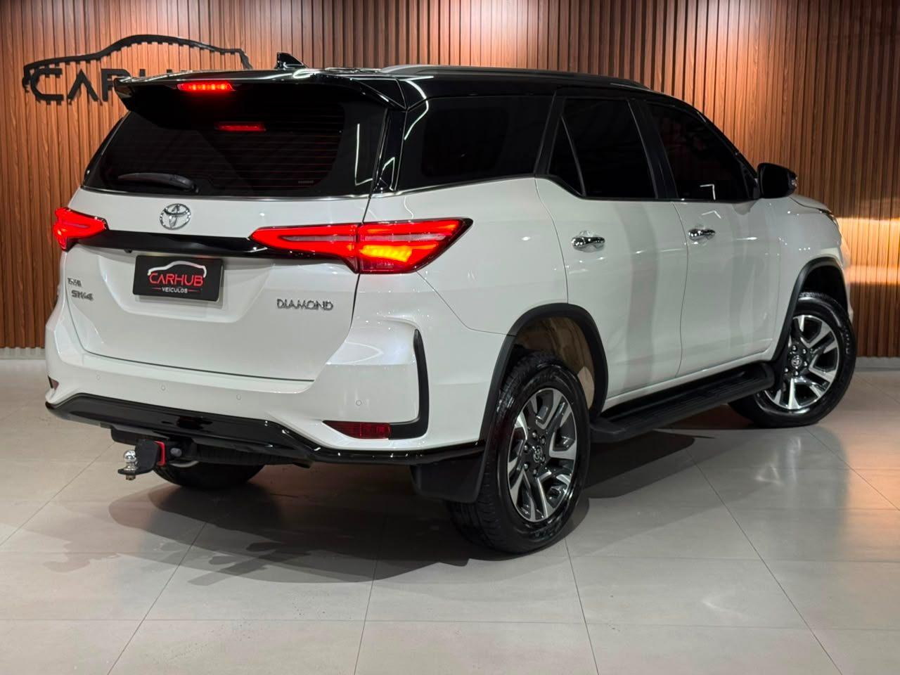 Foto numero 3 do veiculo Toyota Hilux SW4  - Branca - 2022/2022