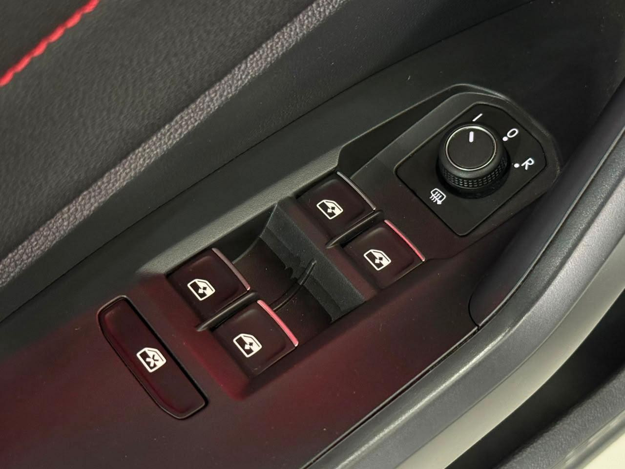 Foto numero 13 do veiculo Volkswagen Jetta /VW  GLI - Branca - 2023/2023