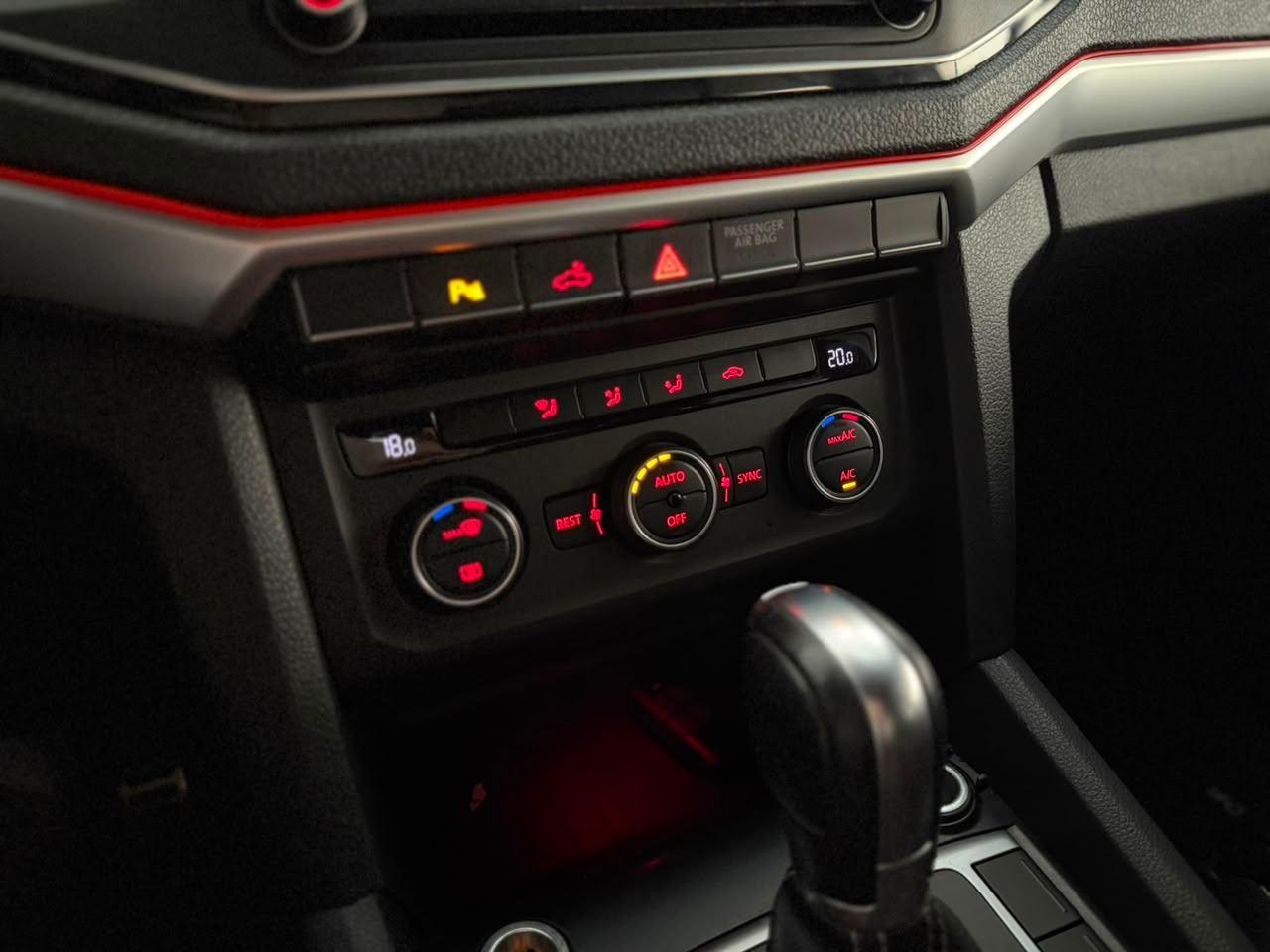 Foto numero 8 do veiculo Volkswagen Amarok /VW  V6 EXTR AC4 - Branca - 2018/2019