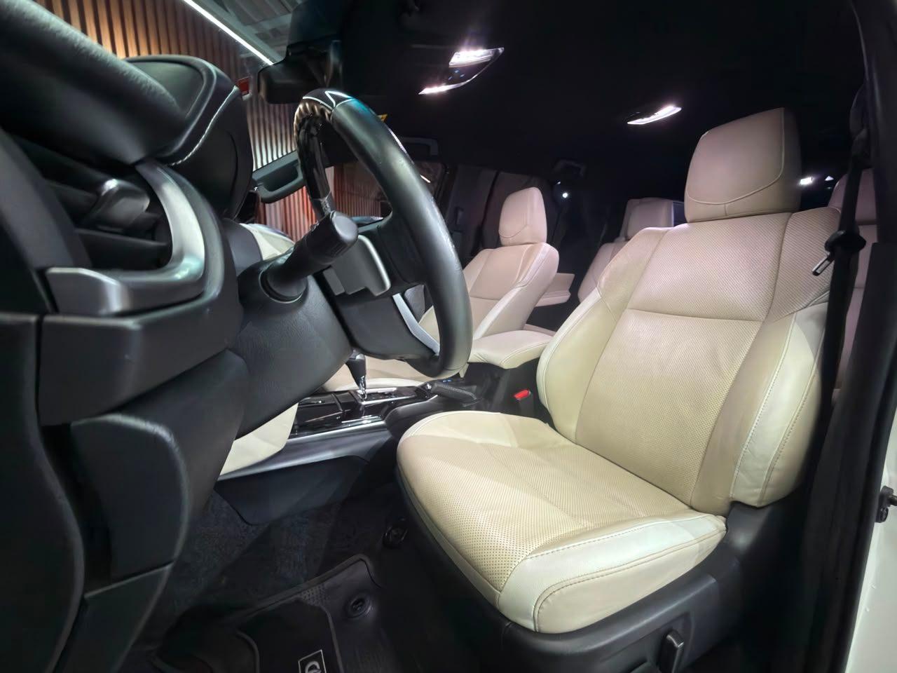 Foto numero 15 do veiculo Toyota Hilux SW4  - Branca - 2022/2022