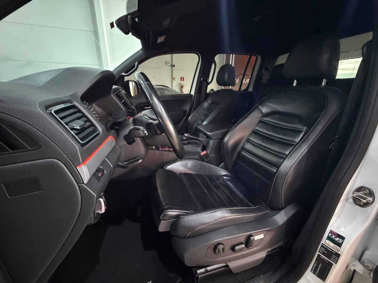 Foto numero 12 do veiculo Volkswagen Amarok /VW  V6 EXTR AC4 - Branca - 2018/2019