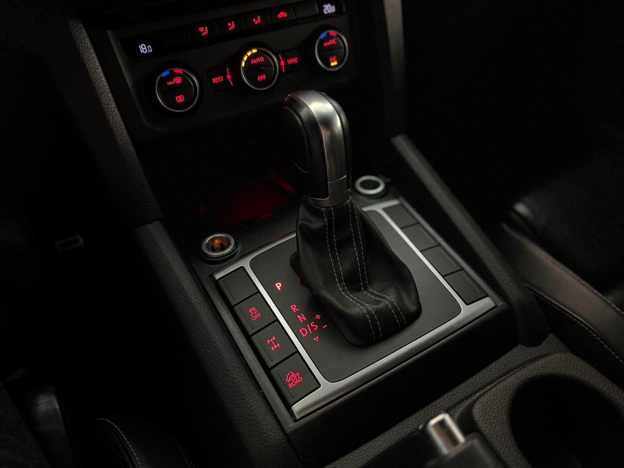 Foto numero 9 do veiculo Volkswagen Amarok /VW  V6 EXTR AC4 - Branca - 2018/2019