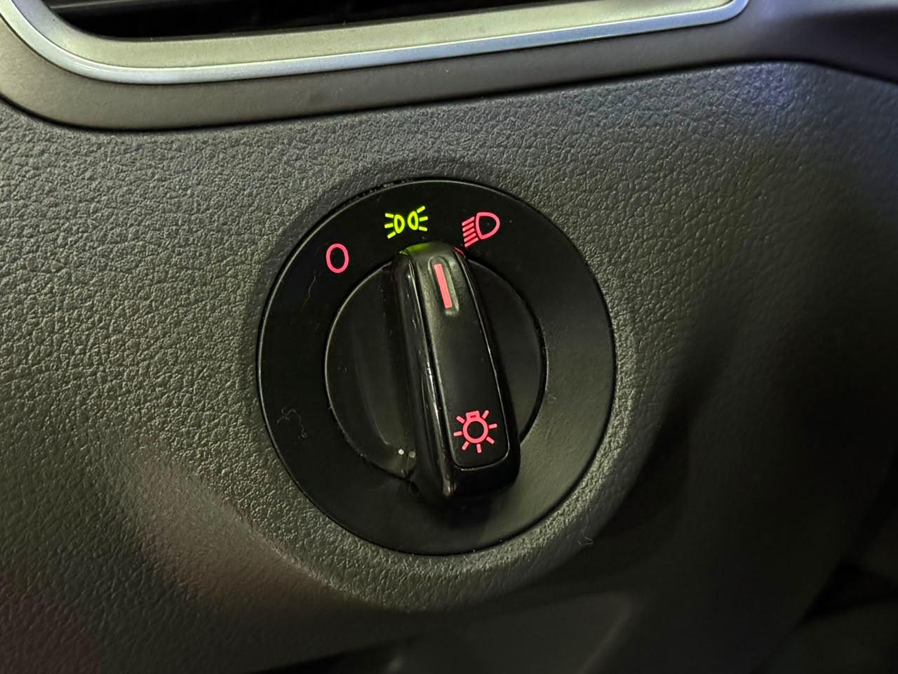 Foto numero 9 do veiculo Volkswagen Fox Trendline 1.0 Flex 8V 5p - Vermelha - 2015/2015
