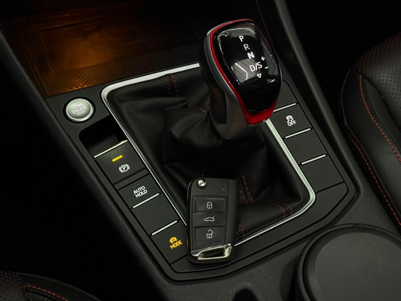 Foto numero 10 do veiculo Volkswagen Jetta /VW  GLI - Branca - 2023/2023