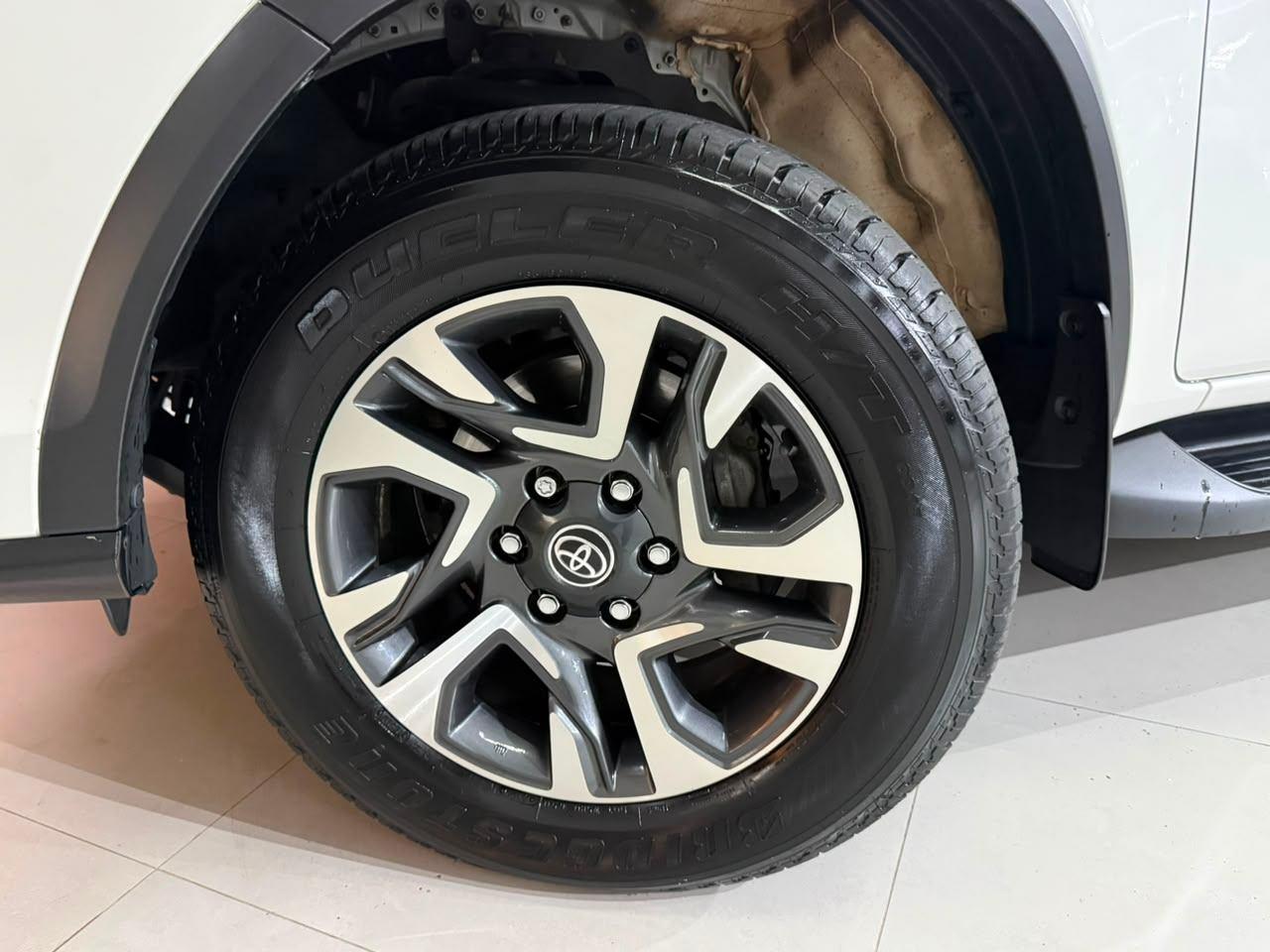 Foto numero 21 do veiculo Toyota Hilux SW4  - Branca - 2022/2022