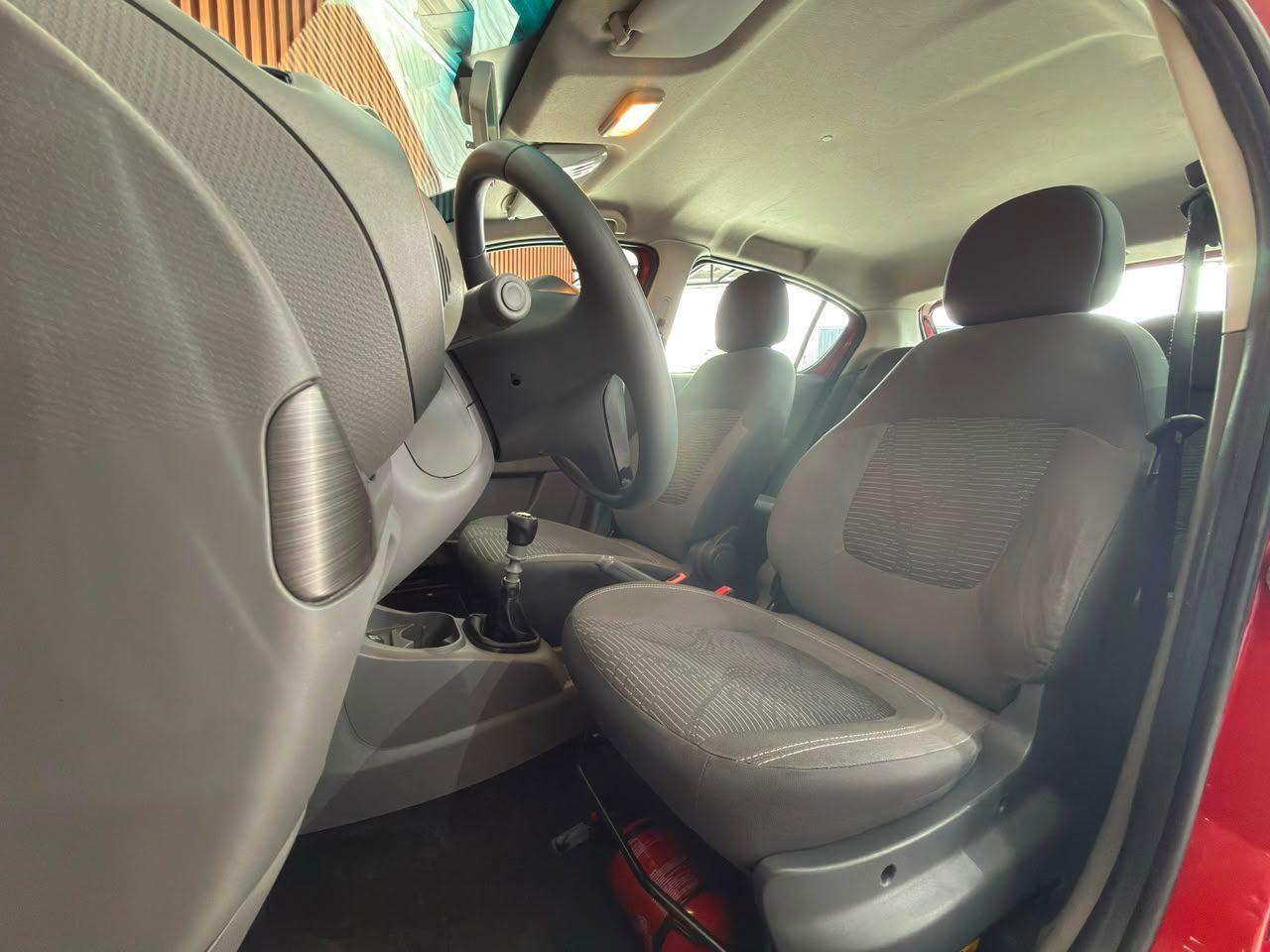 Foto numero 10 do veiculo Fiat Palio ATTRACTIV 1.0 - Vermelha - 2014/2015