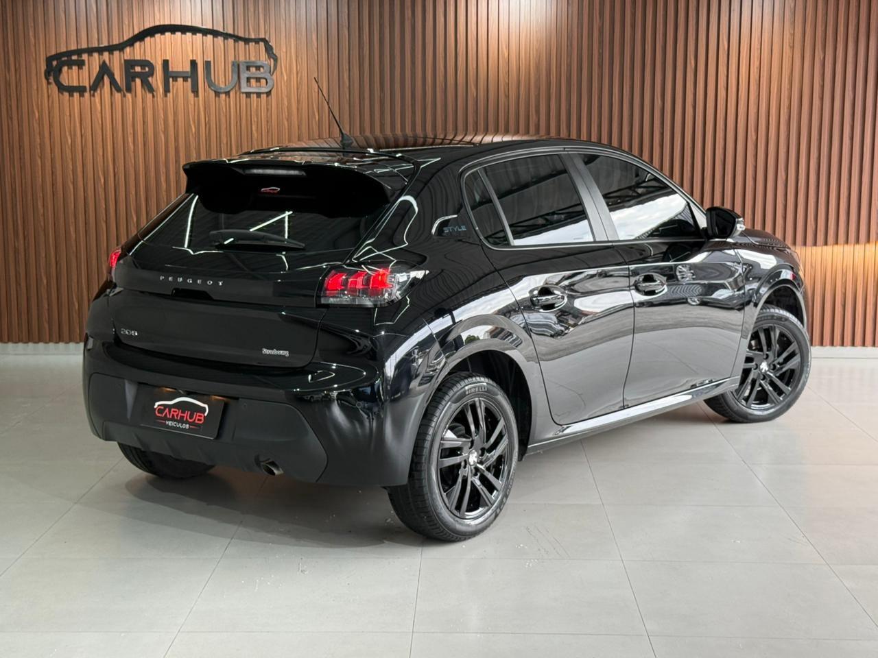 Foto numero 3 do veiculo Peugeot 208 Style /  MT - Preta - 2023/2023