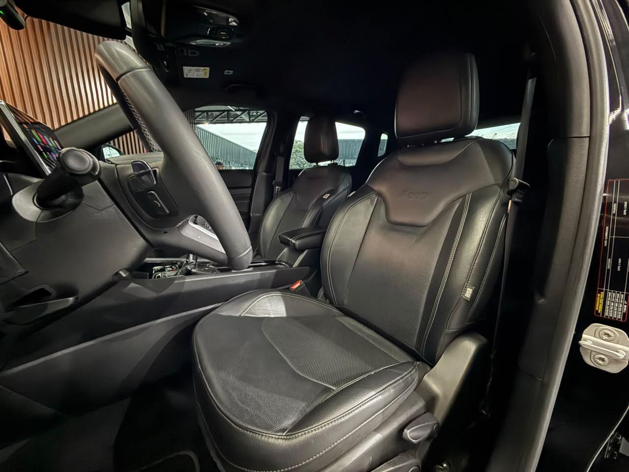 Foto numero 14 do veiculo Jeep Compass LONG. T270 1.3 TB 4x2 Flex Aut. - Preta - 2022/2022