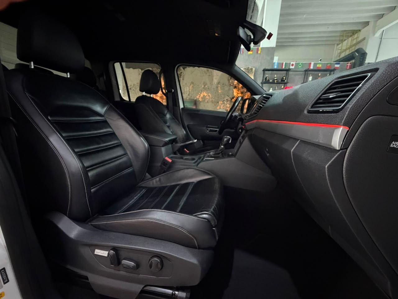 Foto numero 15 do veiculo Volkswagen Amarok /VW  V6 EXTR AC4 - Branca - 2018/2019