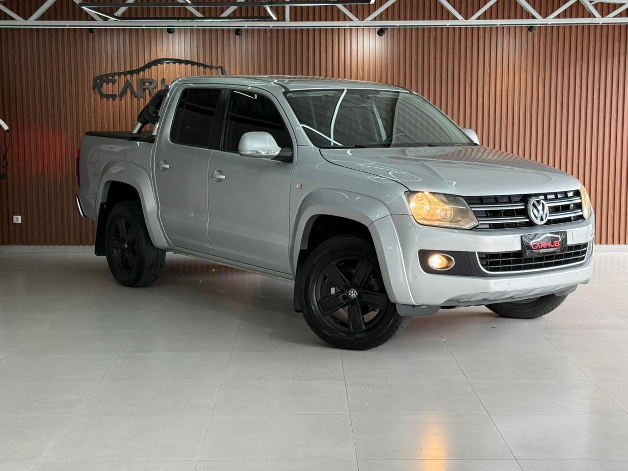 Foto numero 1 do veiculo Volkswagen Amarok High.CD 2.0 16V TDI 4x4 Dies. Aut  - Prata - 2014/2015
