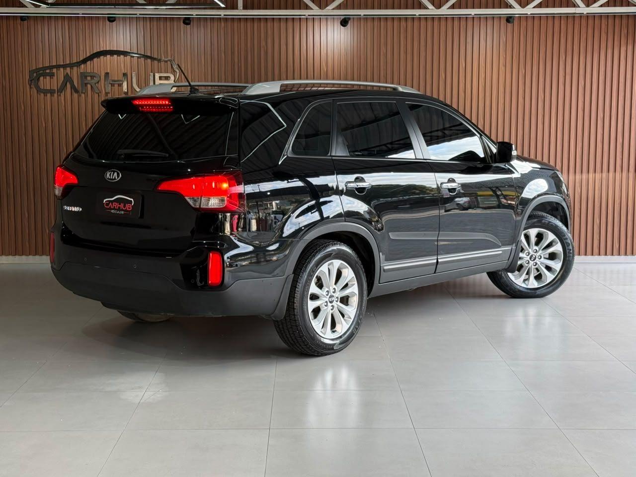 Foto numero 3 do veiculo Kia Motors Sorento 2.4 16V 4x2 Aut.  - Preta - 2014/2015