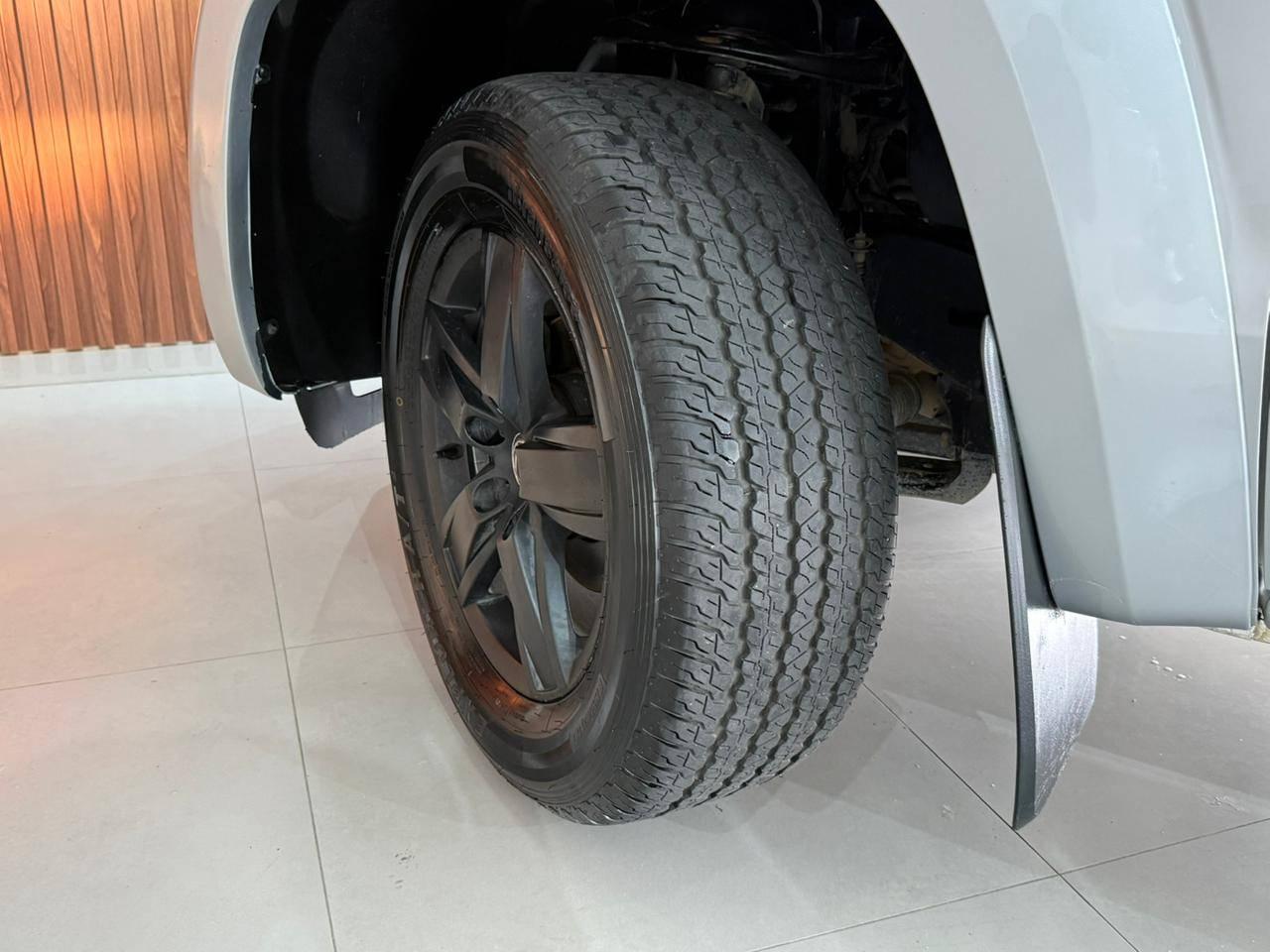 Foto numero 17 do veiculo Volkswagen Amarok High.CD 2.0 16V TDI 4x4 Dies. Aut  - Prata - 2014/2015