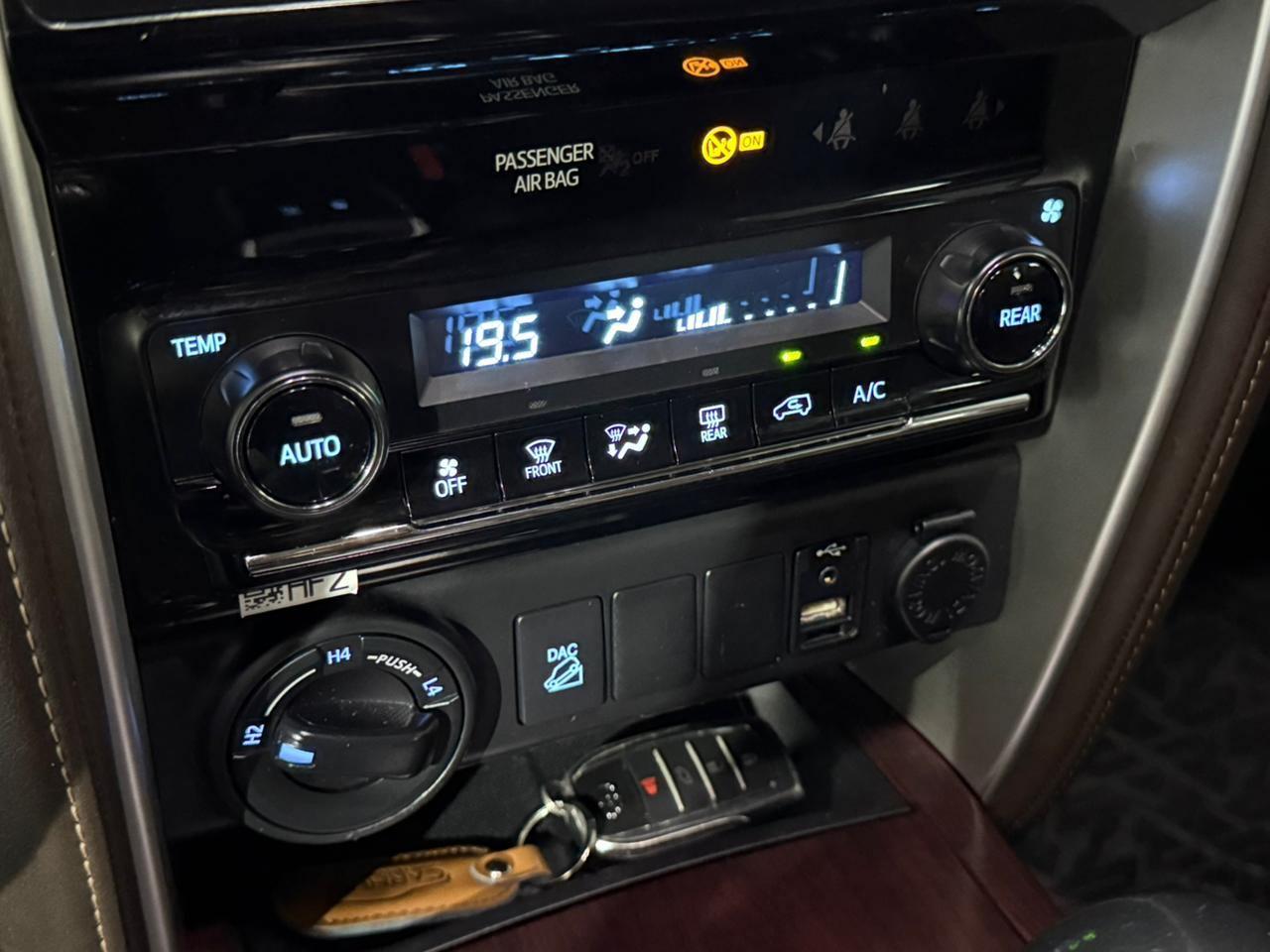 Foto numero 7 do veiculo Toyota Hilux SW4 I/  SWSRXA4FD - Prata - 2018/2019