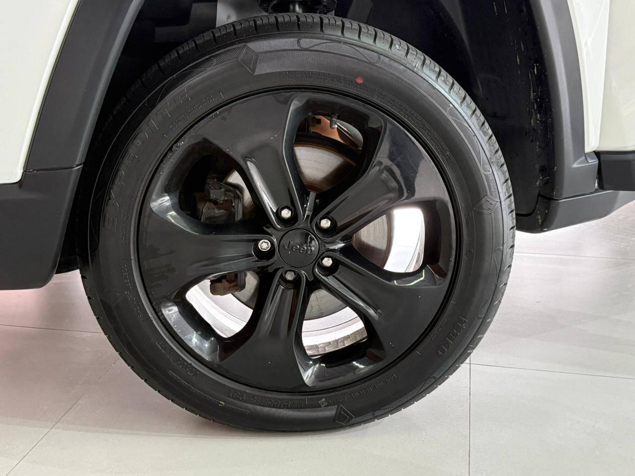 Foto numero 17 do veiculo Jeep Compass LONGITUDE 2.0 4x4 Dies. 16V Aut.  - Branca - 2017/2017