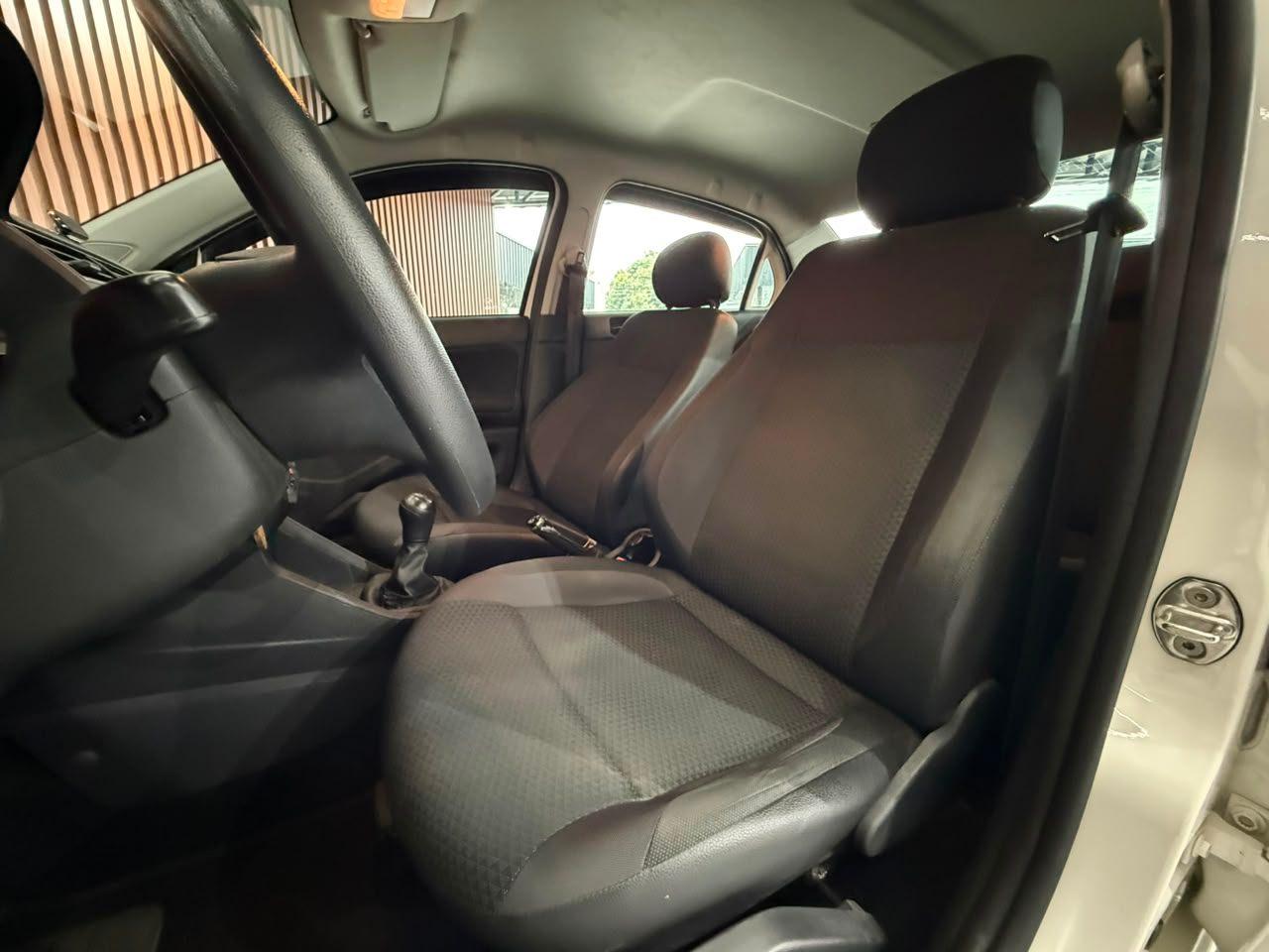 Foto numero 9 do veiculo Volkswagen Voyage 1.0 Flex 12V 4p  - Branca - 2022/2023