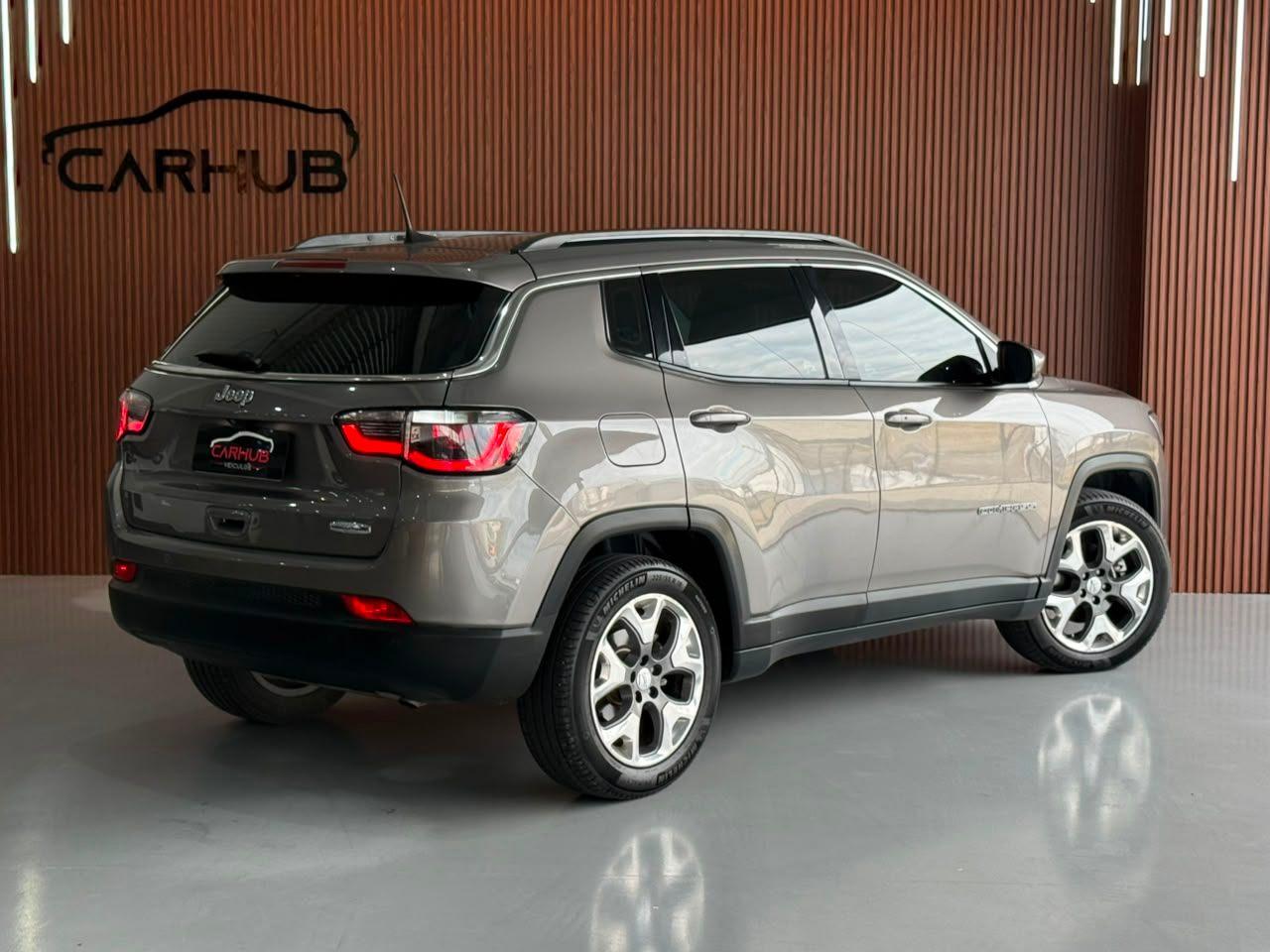 Foto numero 3 do veiculo Jeep Compass LONGITUDE 2.0 4x2 Flex 16V Aut.  - Cinza - 2020/2020
