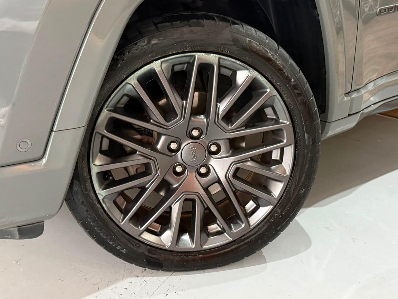 Foto numero 17 do veiculo Jeep Compass S T270 1.3 TB 4x2 Flex Aut.  - Cinza - 2021/2022