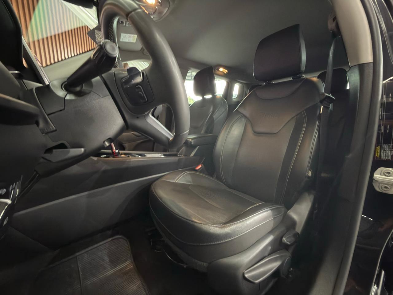 Foto numero 10 do veiculo Jeep Compass LONG TF - Preta - 2022/2023