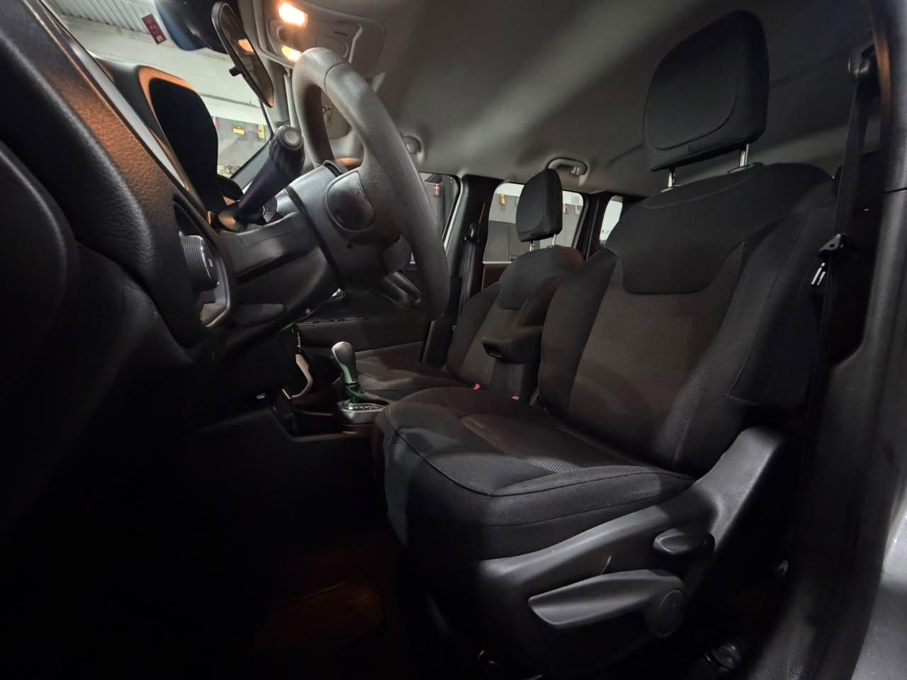 Foto numero 12 do veiculo Jeep Renegade 1.8 AT - Prata - 2019/2020