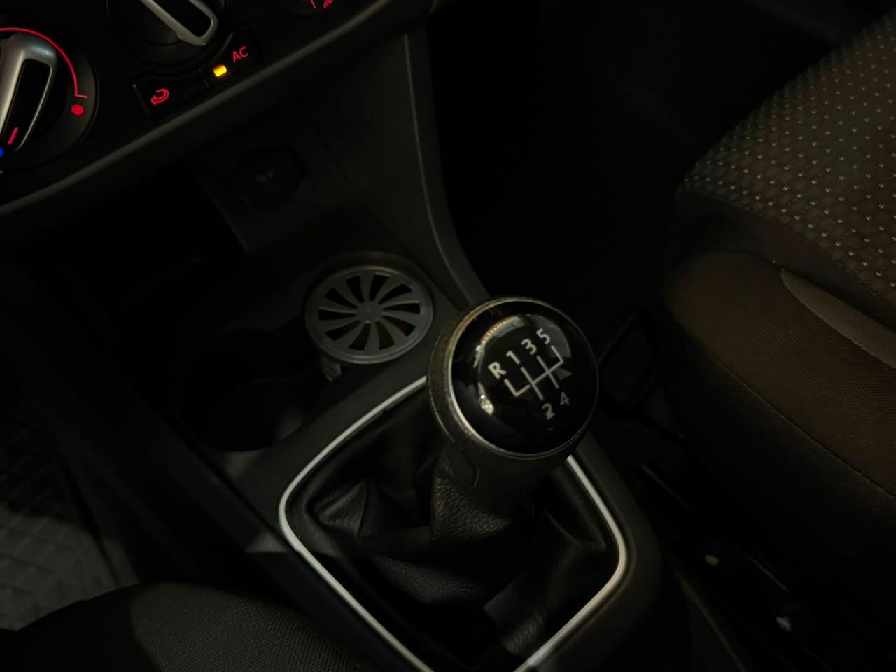 Foto numero 7 do veiculo Volkswagen Fox Connect 1.6 Flex 8V 5p  - Vermelha - 2019/2019
