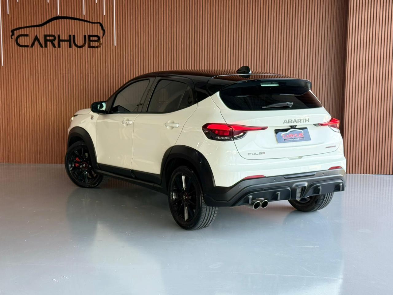 Foto numero 2 do veiculo Fiat Pulse ABARTH 1.3 Turbo 16V Flex Aut.  - Branca - 2023/2023