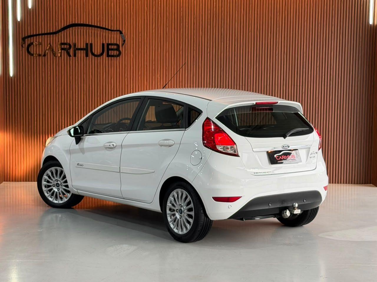 Foto numero 2 do veiculo Ford Fiesta 10TIT GTDI A - Branca - 2016/2017