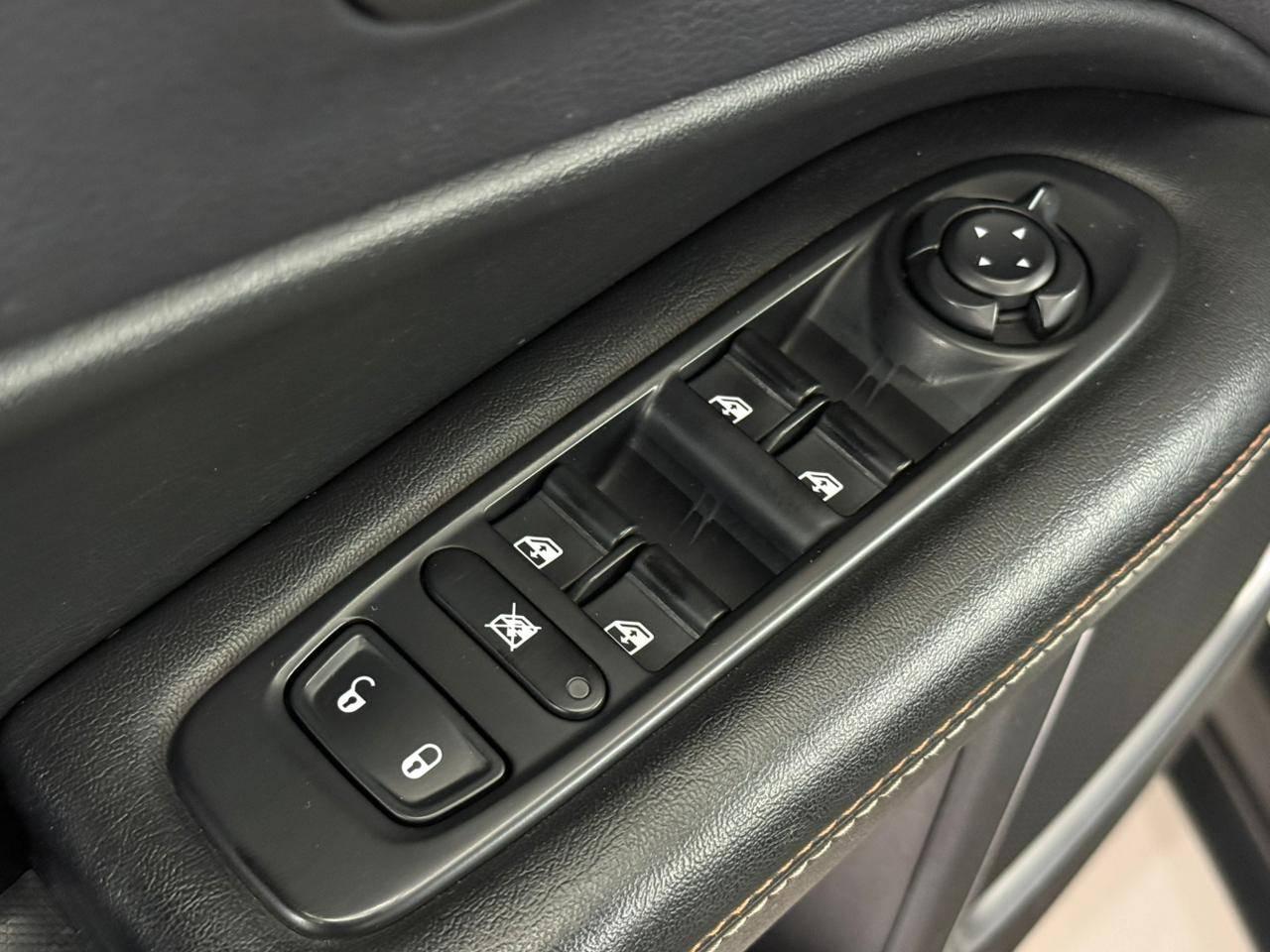 Foto numero 11 do veiculo Jeep Compass LONGITUDE 2.0 4x4 Dies. 16V Aut.  - Branca - 2017/2017