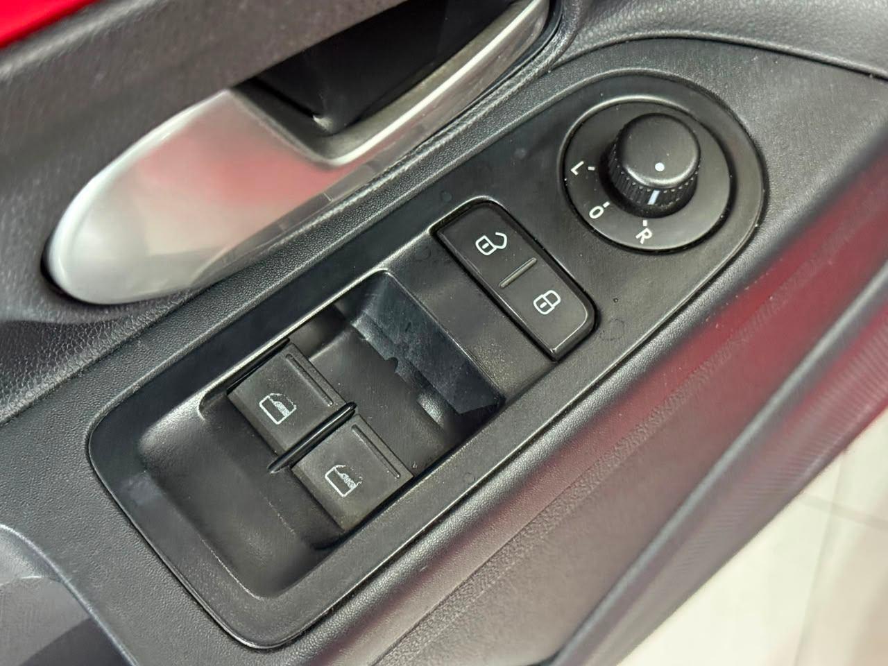 Foto numero 9 do veiculo Volkswagen Up move I MOTION 1.0 T. Flex 12V 5p  - Vermelha - 2017/2018