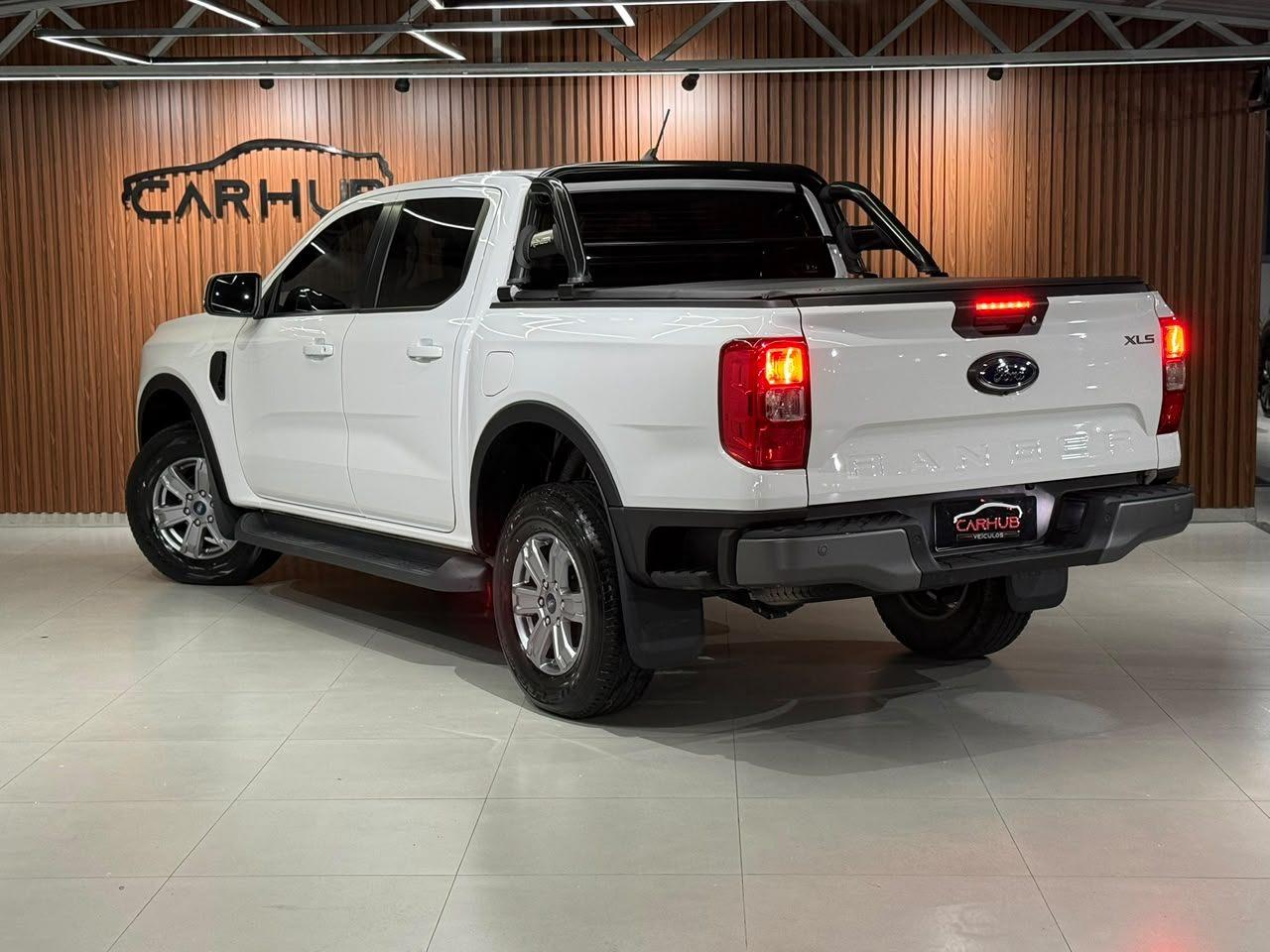 Foto numero 2 do veiculo Ford Ranger XLS 2.0 4x2 CD Diesel Aut. - Branca - 2023/2024