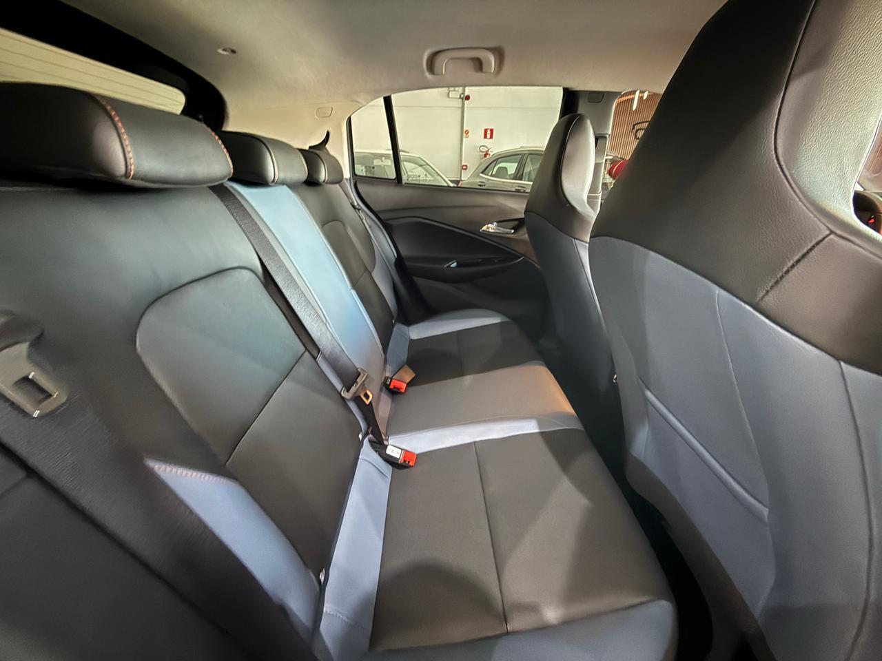 Foto numero 11 do veiculo Chevrolet Onix HEV/ 10TAT PR2 - Cinza - 2025/2026