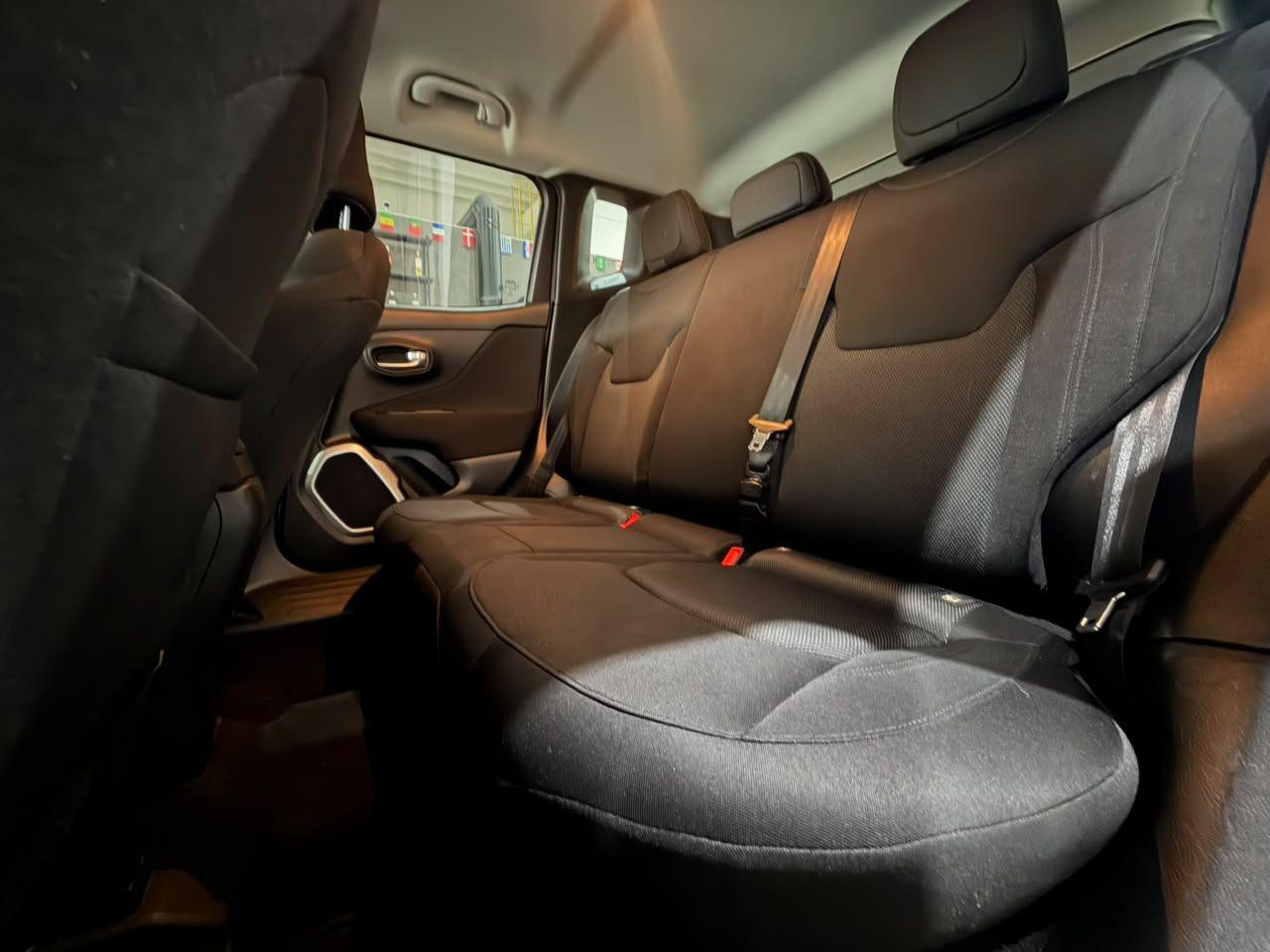 Foto numero 13 do veiculo Jeep Renegade 1.8 AT - Prata - 2019/2020