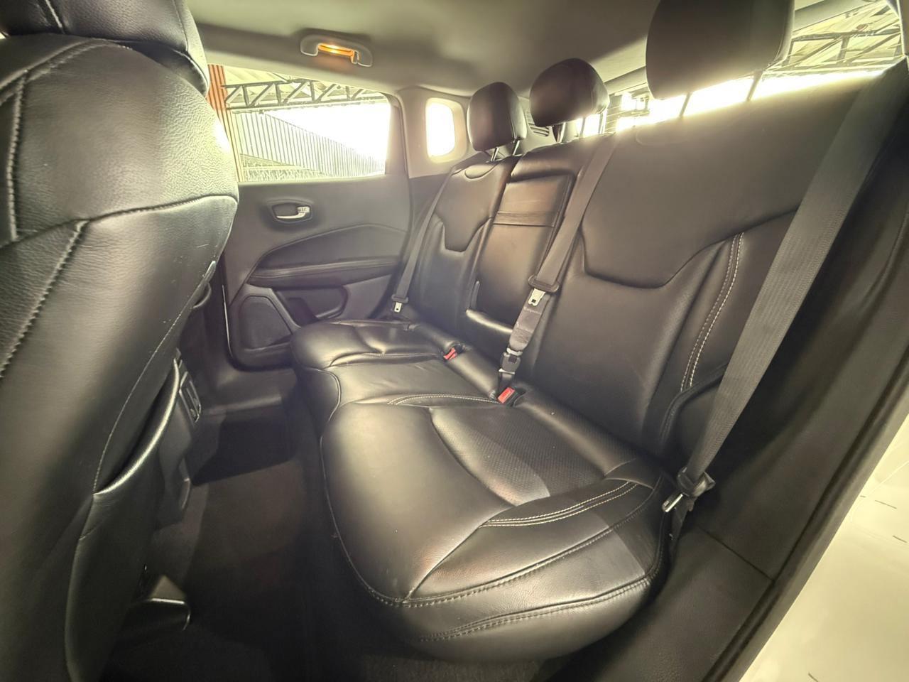 Foto numero 13 do veiculo Jeep Compass LONGITUDE 2.0 4x4 Dies. 16V Aut.  - Branca - 2017/2017